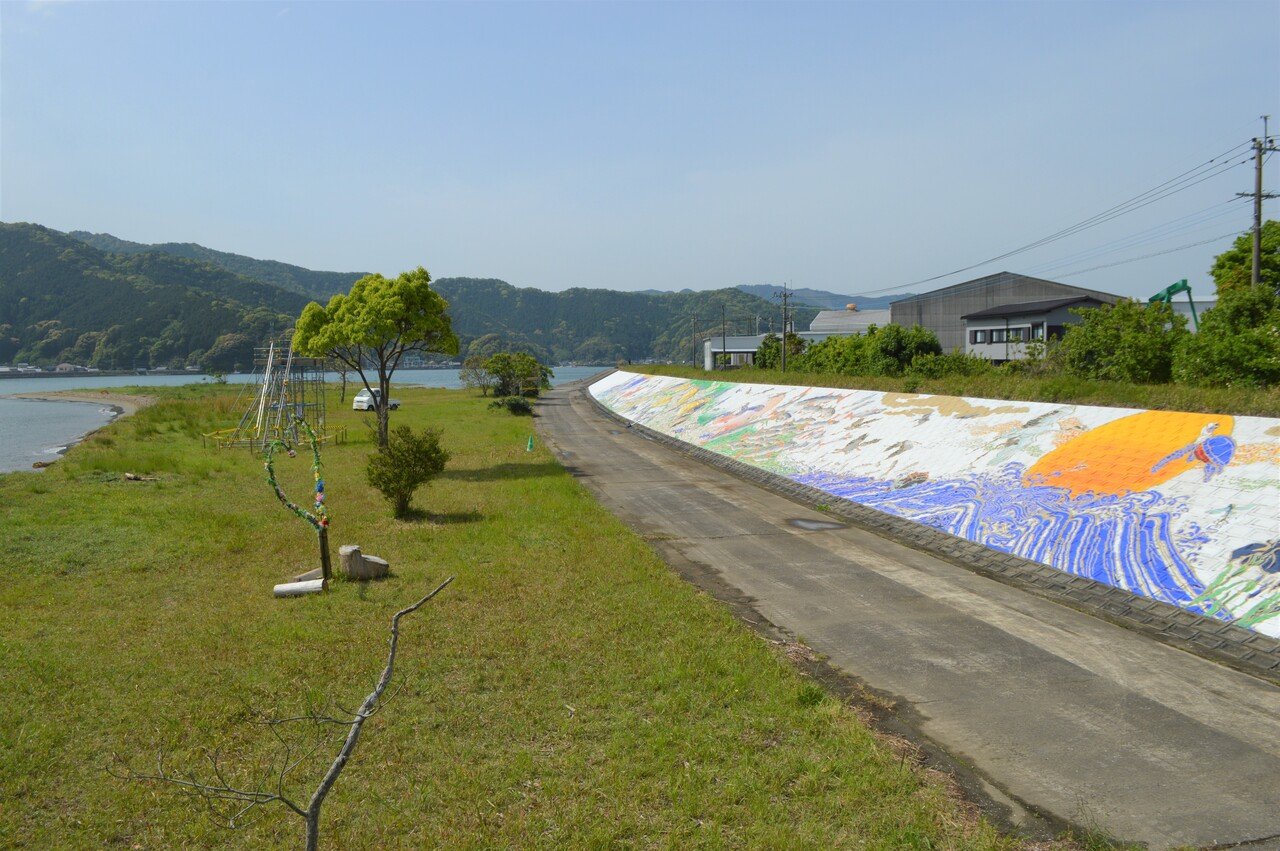 描き続けられる「佐伯龍宮図」。｜おおの たつや