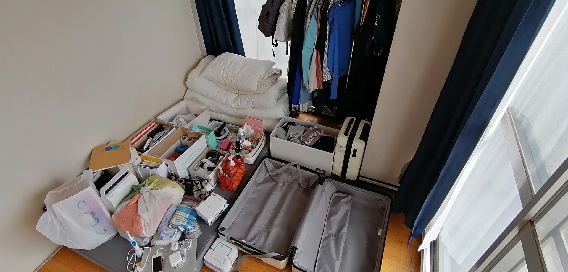 スーツケースひとつに持ち物が全部納まるか検証 えつこ ゆるミニマリスト Note スーツケースひとつに持ち物が全部納まるか検証 えつこ ゆるミニマリスト Note