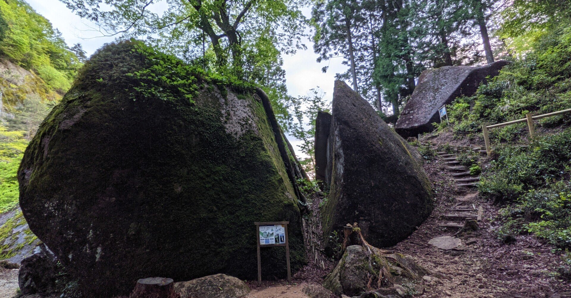 4014 瀬田川金垂石 ウブ 『歸去来』遠山石 紫檀台座 10kg 4014 瀬田川金垂石 ウブ 『歸去来』遠山石 紫檀台座 10kg 4014 瀬田川金