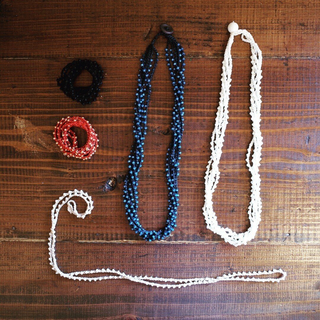 水色レース糸とビーズ編み込みネックレス　42cm 春のレースアクセサリー ビーズクロッシェのネックレス② | 手作り