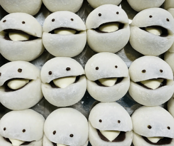 北海道ニセコの大自然の中にある お菓子のふじいさん 新作の塩バター大福です かわいすぎて食べられません が 和菓子好きとしては 目の前に出されたらもう 目をつぶっていただきます か ぴてろん 長月のスイーツ Kumlab Note