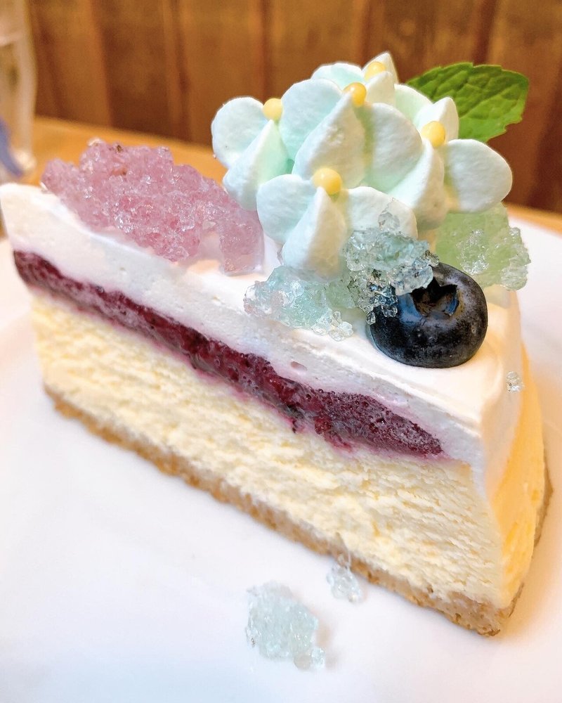 下北沢 あじさいが満開 とってもかわいい紫陽花クリームソーダと紫陽花チーズケーキ いなつち 稲田智 Note 下北沢 あじさいが満開 とってもかわいい紫陽花クリームソーダと紫陽花チーズケーキ いなつち 稲田智 Note