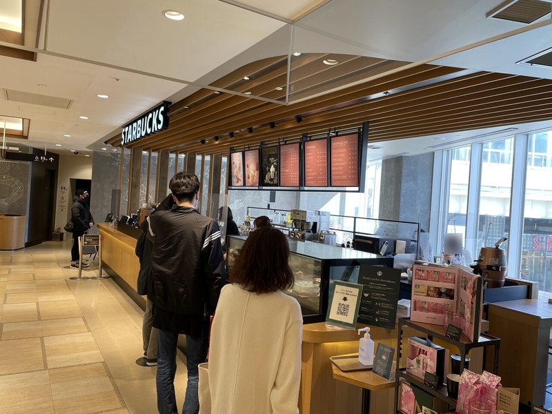 おしゃれな内装が魅力な スターバックスコーヒー 仙台パルコ店 Invincible Hound Note