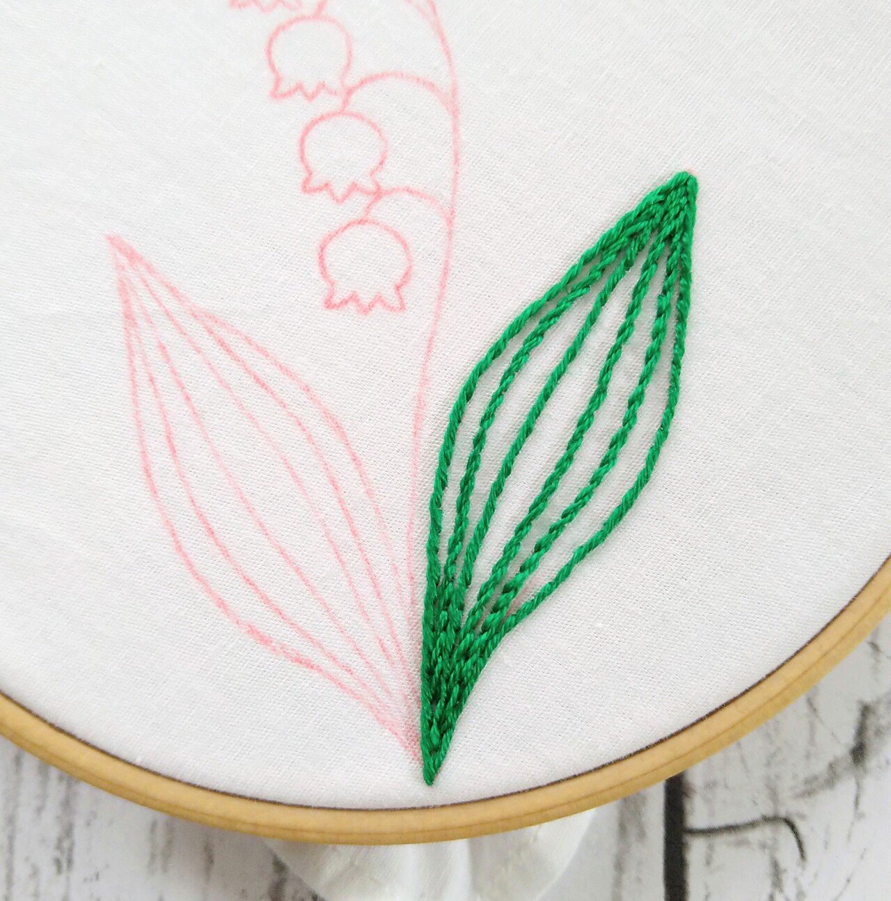 すずらんの花の刺繍ハンカチキットを作ろう* ステップ2 〜すずらんの葉