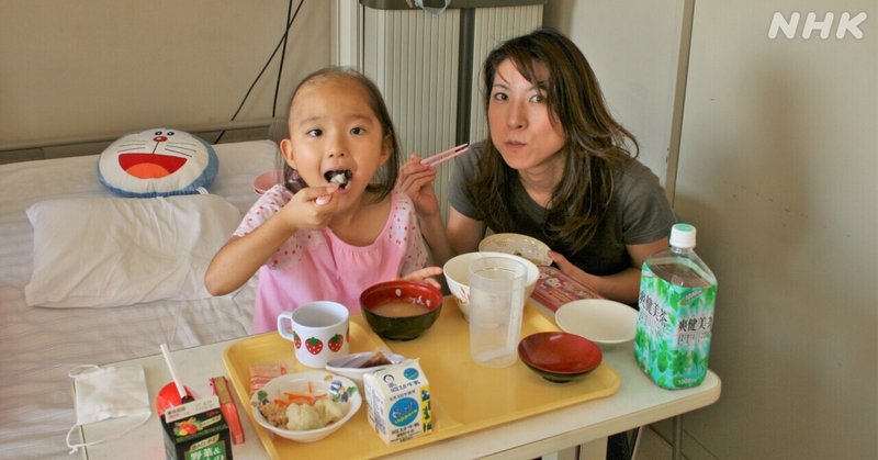 理咲子とママ、食事中② (1)