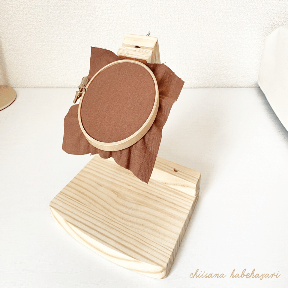 刺繍枠スタンドがやって来ました｜ちいさなかべかざり