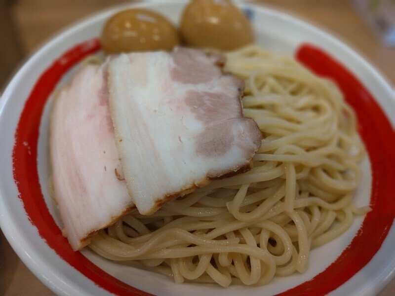 豊中市上野東にある 塩らーめんの旨い店 大阪塩系 しおゑもん でお昼ご飯 塩らーめん推しのお店で塩つけ麺を食べてきました 塩と動物系の脂で調合されたつけ汁となっていました のど越しの良いこしがある美味し まるぞう Note