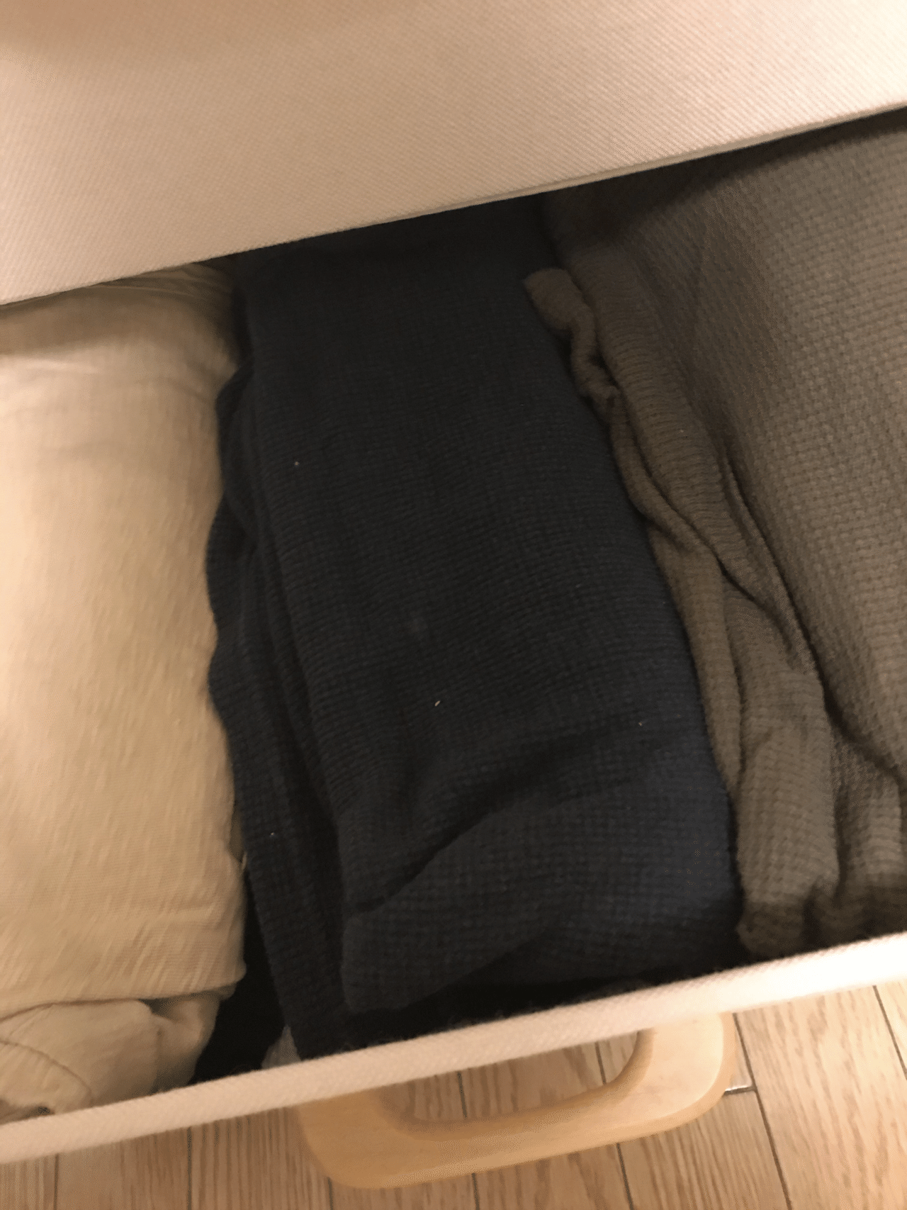 あとはアウトレットで服をたまに買います 日本って完璧を要求し過ぎるから ほんの少しの裁縫のミスですらb級品にしちゃうじゃないですか 言わなきゃ わっかんねーだろってレベルで値段を一気に下げるんだもの バカ Yamakazeumisora Note あとはアウトレットで服をたまに買います 日本って完璧を要求し過ぎるから ほんの少しの裁縫のミスですらb級品にしちゃうじゃないですか 言わなきゃ わっかんねーだろってレベルで値段を一気に下げるんだもの バカ Yamakazeumisora Note