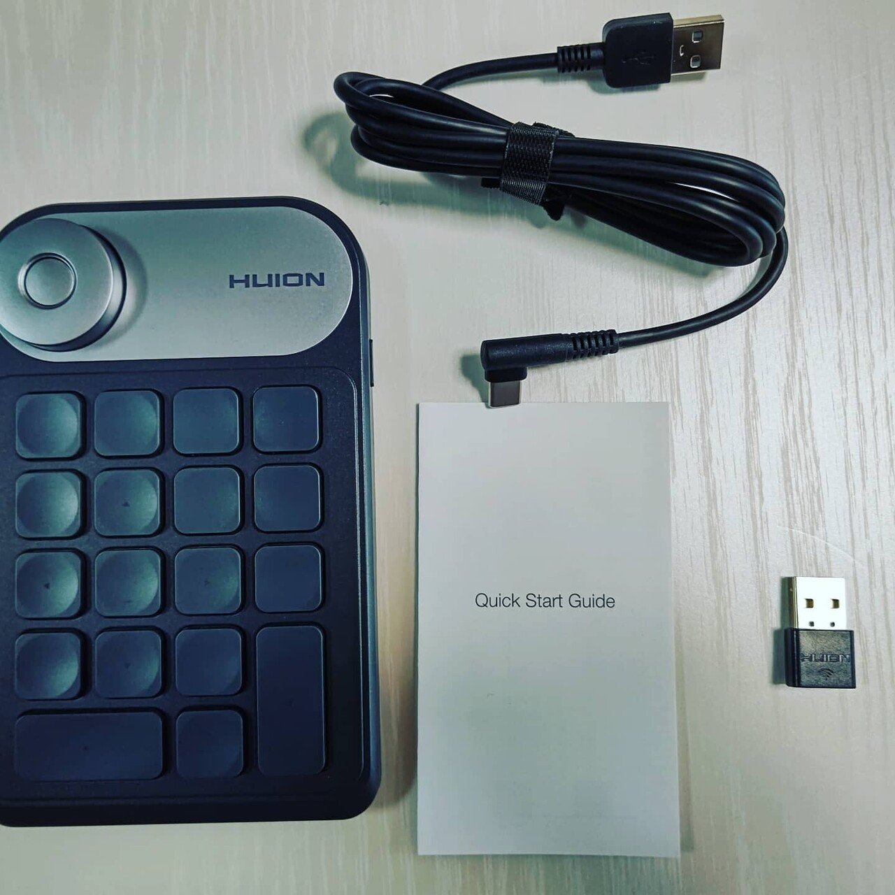 huion製片手デバイスKD100簡単レビュー|ディーン・ロウ huion製片手デバイスKD100簡単レビュー|ディーン・ロウ