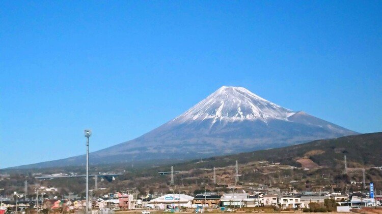 富士吉田駅から撮った富士山です。富士山を眺めたくなったときにどうぞ。