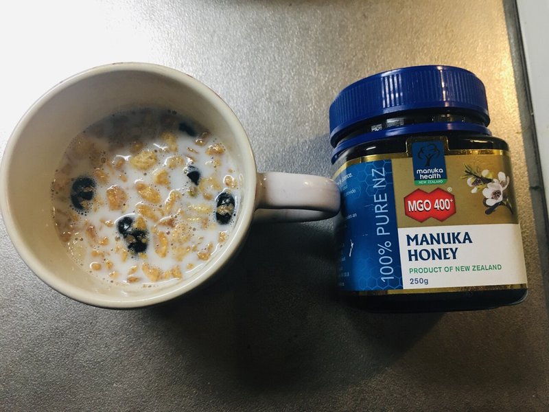 グラノーラの温かい食べ方 ホットミルクで食べてみた感想 蜂蜜もかけてみた ゆっきー 飽き性な一人暮らし Note