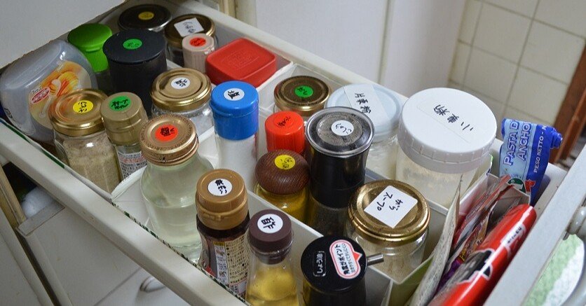 キッチンの引き出しの仕切りには牛乳パックが最適 Gi Tan Note