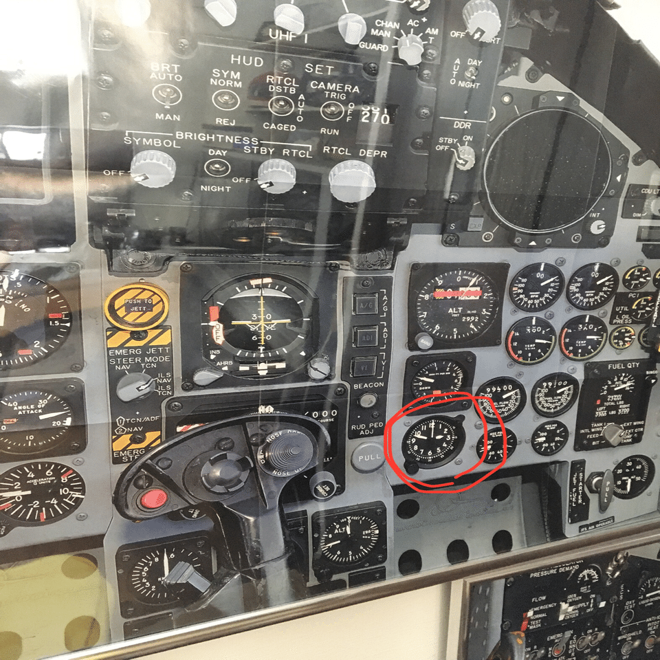 コックピット・クロックへの羨望と、そのナゾを少し探検。｜でぃーぷ