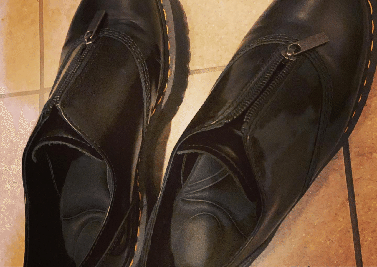 1分で読める朝の詩 靴を買ってやった 子供は玉手箱を開けたように あっという間に大きくなった笑 詩 詩人 ポエム 現代詩 自由詩 恋愛詩 恋愛 恋 Art 東 龍青 アズマ リュウセイ Note