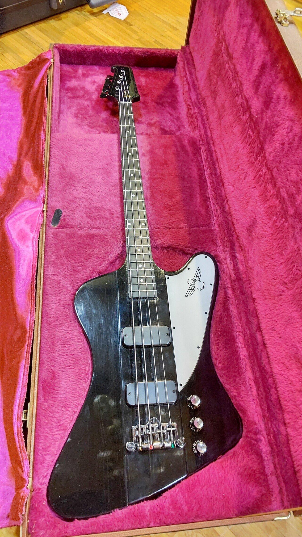 90年代製のギブソン・サンダーバードがリペアから戻ってきたよ