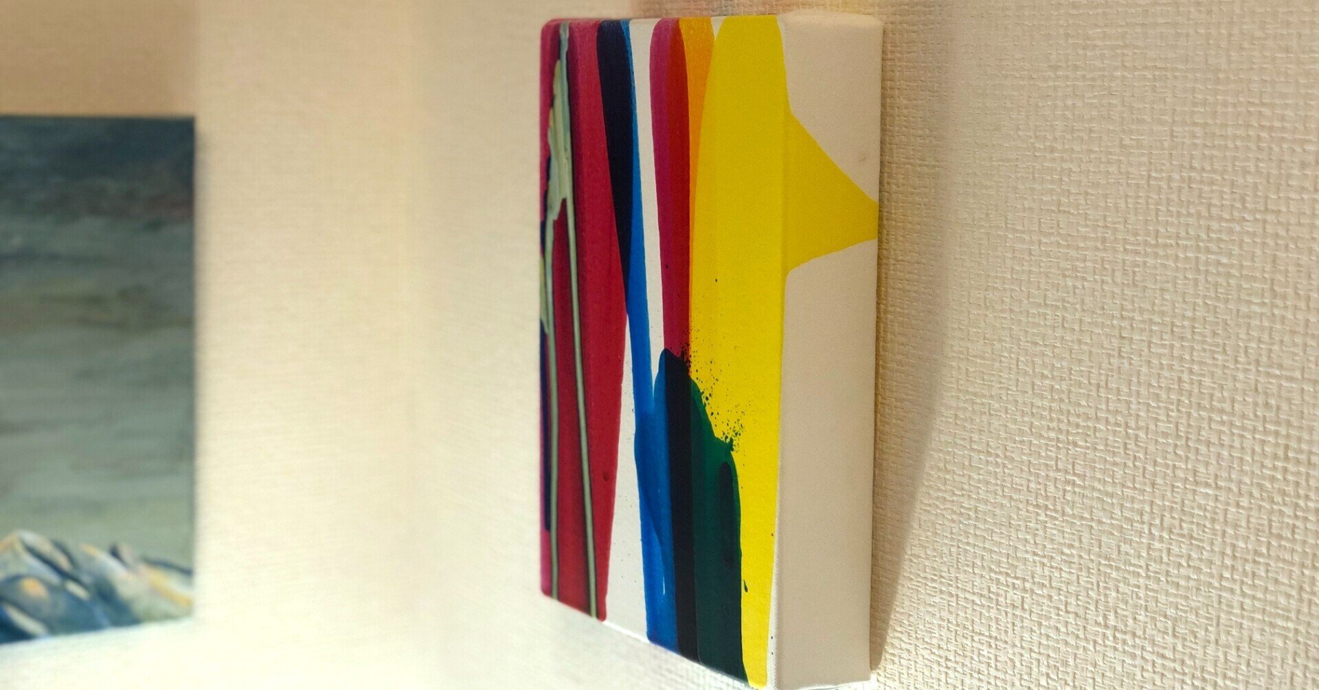 アートの購入のススメ。30代女性(私)の部屋にはこんなアートがあります