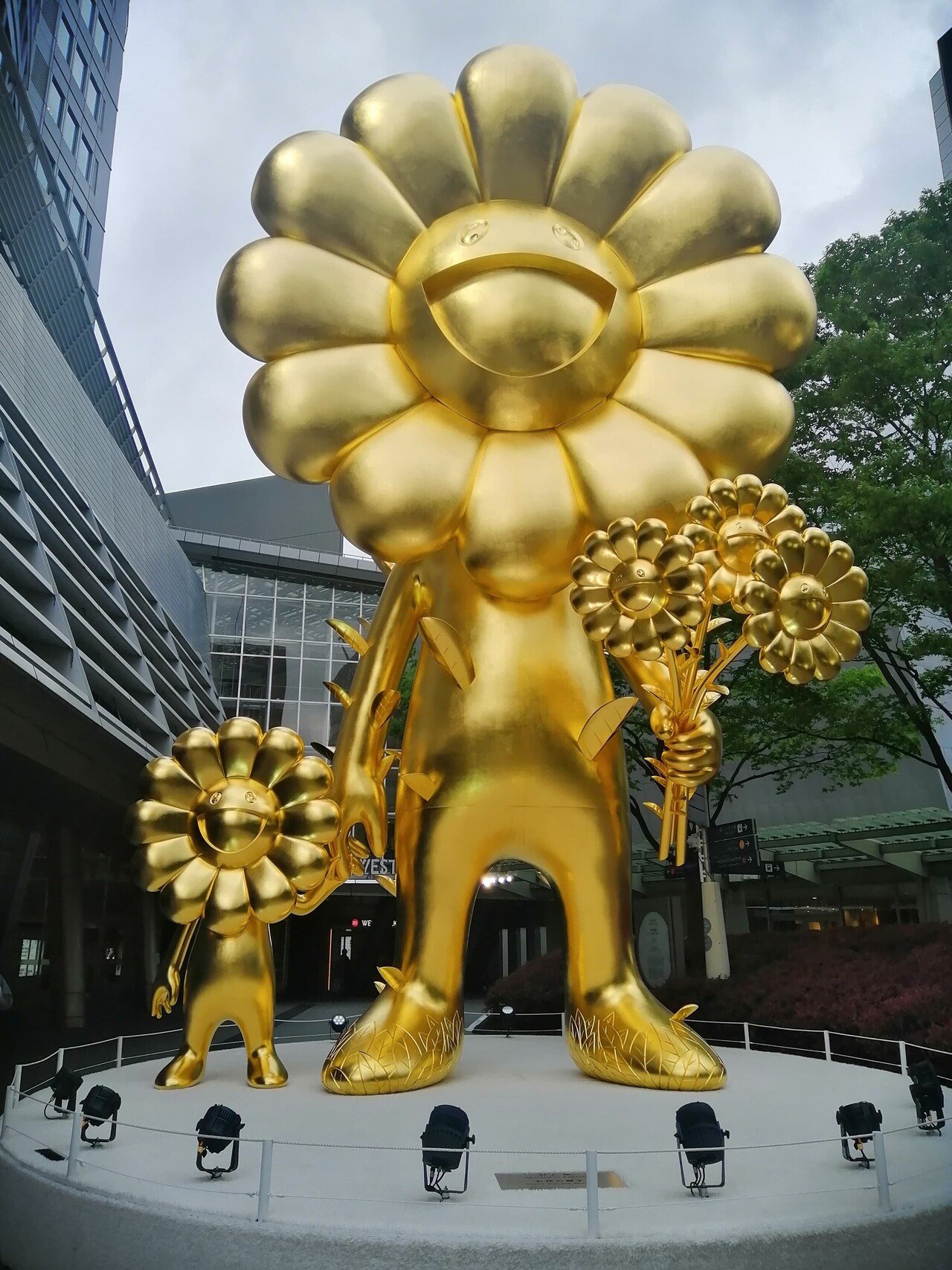 六本木の街をアートとして鑑賞する旅🛫いつしか自然と人工の境が消え