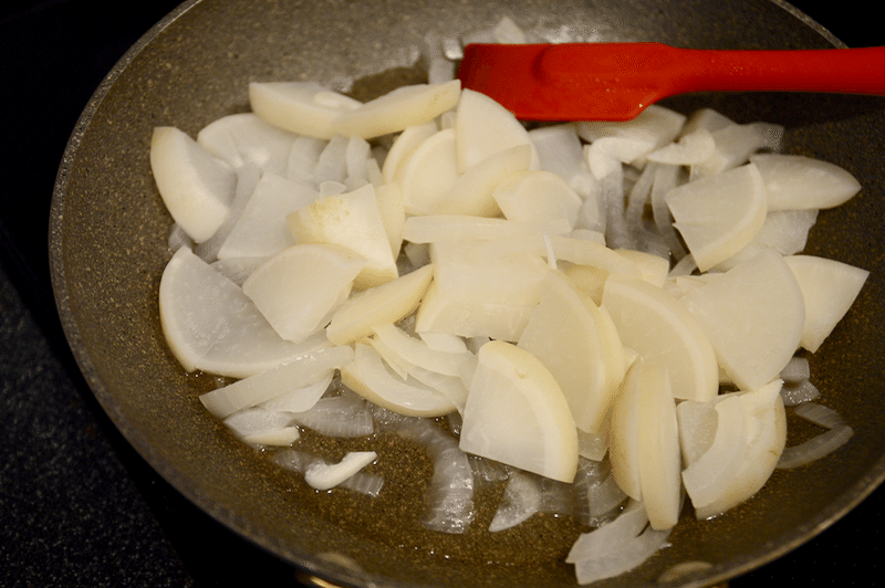 ホタルイカとカブのスパイスクリーム煮 　手順 (4)