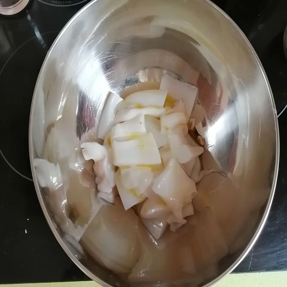 スペインのお魚屋さんハック】Sepia（コウイカ）のオーブン焼きがお 