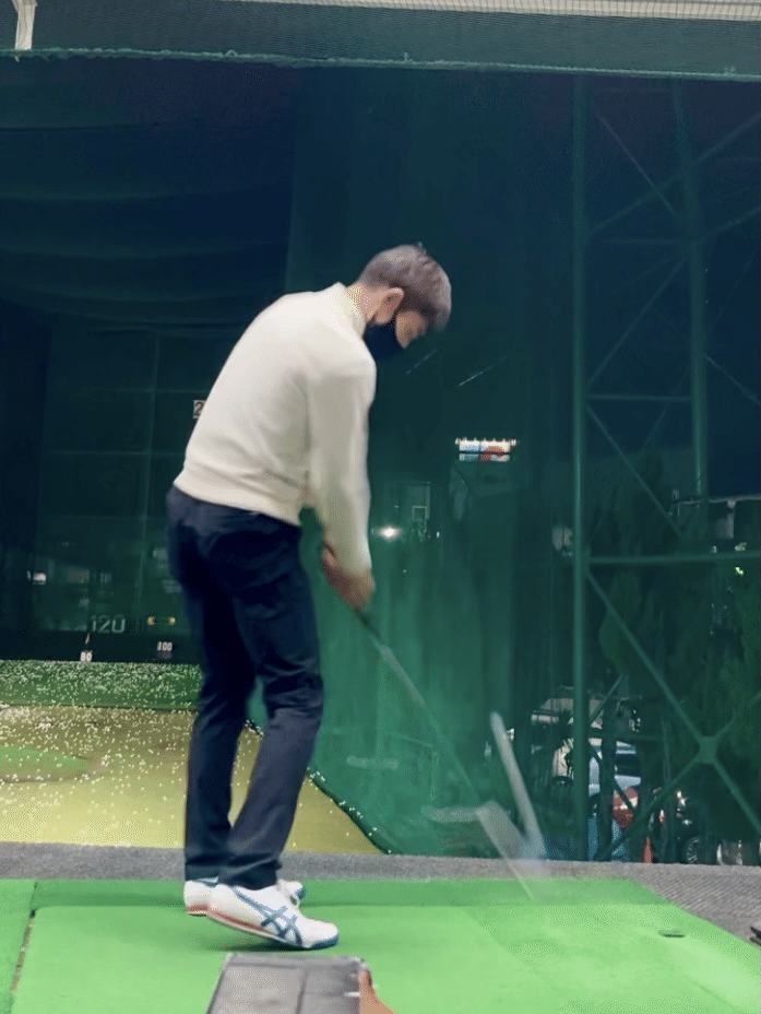 トップオブスイングを大きくしようとするとシャフトクロスするので 