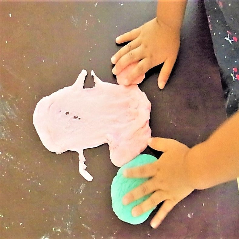 はじめよう親子遊び 誰でもできる 小麦粉粘土 の作り方と遊び方 しみずみえ 親子あそびの専門家 Note