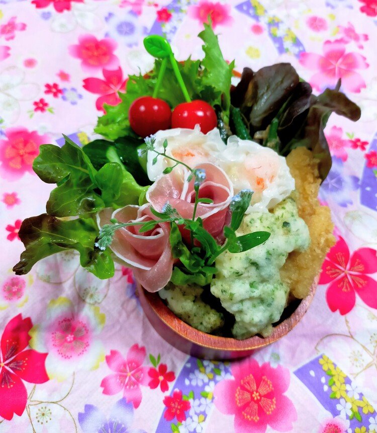 今日は庭のワスレナグサ入れてみました(≧∇≦)/レタスとかの青菜みたいなお味( *´艸｀)
