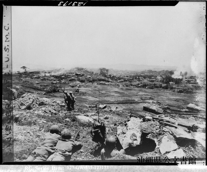 沖縄戦 1945年5月15日 シュガーローフ争奪戦 米兵による住民殺害 日本兵捕虜の性器を狙ったリンチ 遺体への銃撃など残虐行為が頻発 棒兵隊 Note 沖縄戦 1945年5月15日 シュガーローフ争奪戦 米兵による住民殺害 日本兵捕虜の性器を狙ったリンチ 遺体への銃撃など残虐行為が頻発 棒兵隊 Note