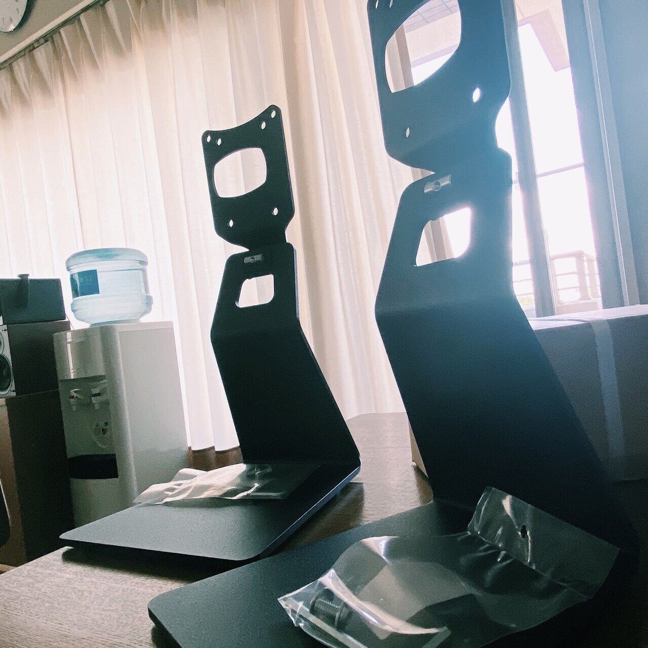 Genelecスピーカー用の卓上スタンドを買ってみた（K&M 23275B モニター