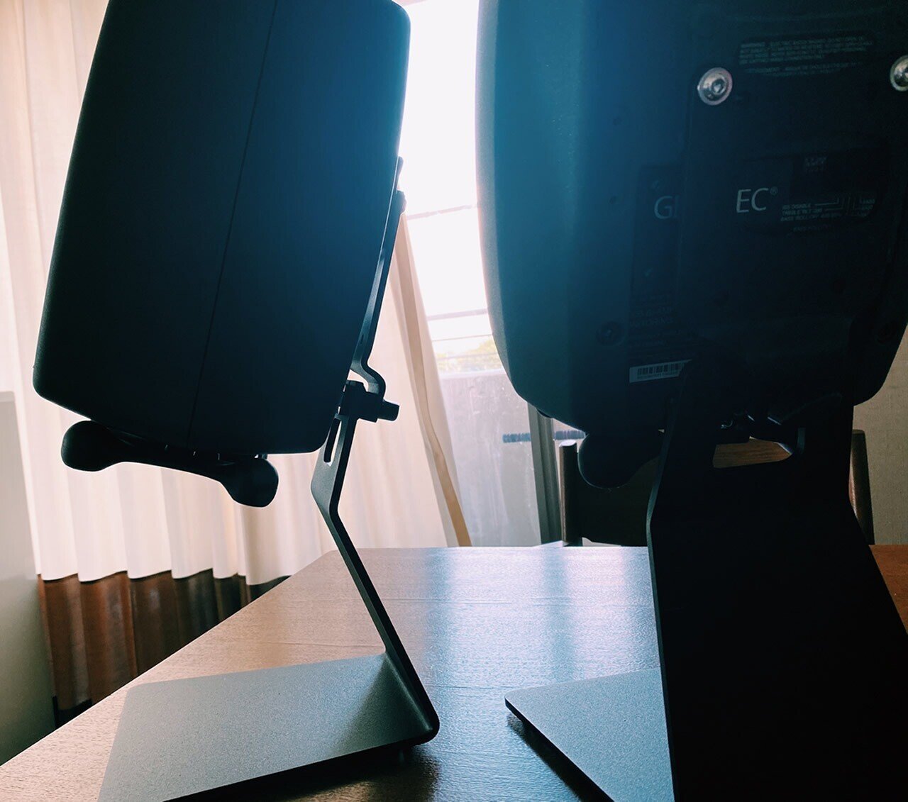 Genelecスピーカー用の卓上スタンドを買ってみた(K&M 23275B モニター Genelecスピーカー用の卓上スタンドを買ってみた(K&M 23275B モニター