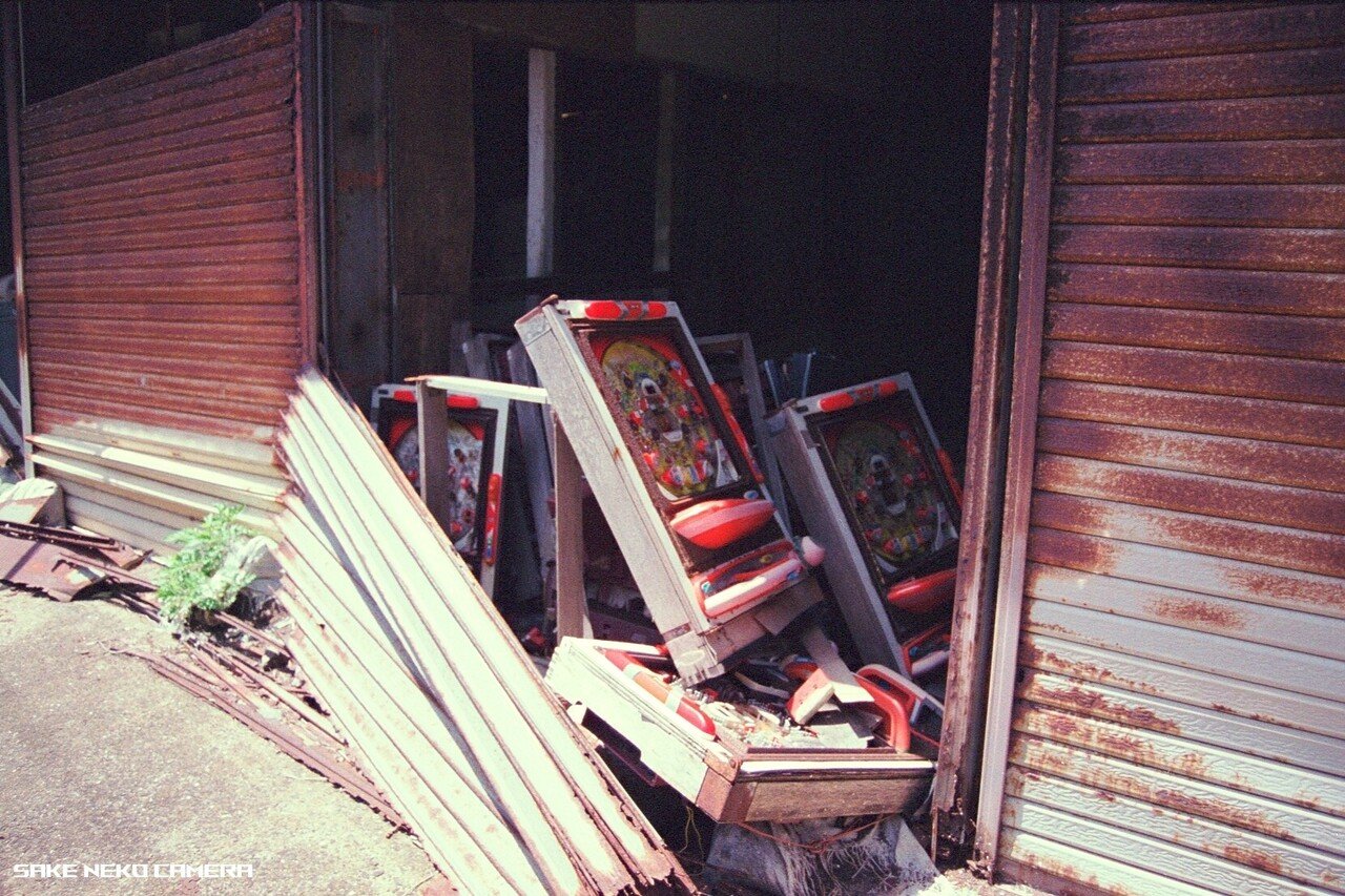 昭和レトロ　フイルム 街で見つけた昭和っぽいモノ｜キハ2222