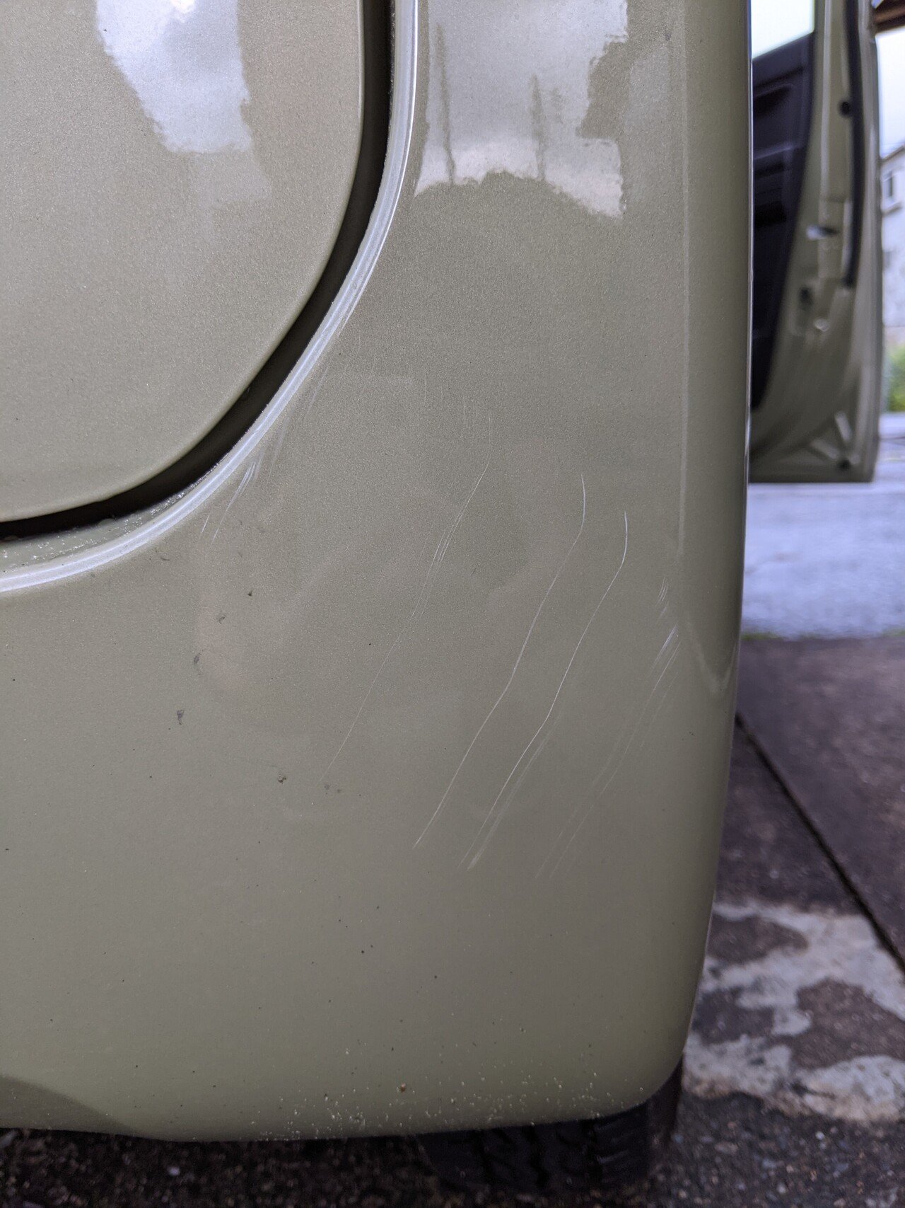 悲報】愛車・N-VANに原因不明の傷がつきました｜すえぽん🍩農×ドーナツ