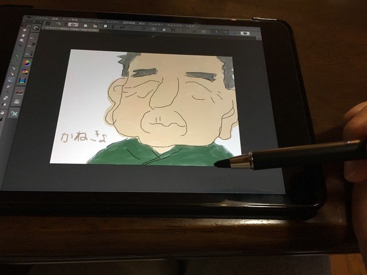 夫のiPad miniにクリスタ入れたった。MEKOのスタイラスペンで大人の男性を描いてみたよ。わーい。

#iPadmini #クリスタ #スタイラスペン #おじさま