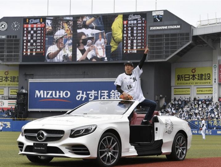 さすが 石橋貴明 始球式で西武 山川穂高を 強行指名 球速は １４８ ４ｋｍ とんねるずの石橋貴明が１６日 ロッテ 西武戦の始球式を行い佐々木投手を盛り上げた 西武の山川穂高内野手に直球 Katsu Nchiga Note