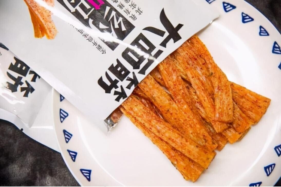 中国で最も人気なおつまみと言えば やはり 辣条 ラーティアオ だろう 小麦粉や湯葉で作られた棒状の食べ物で ピリ辛味はかなり癖になります 中国最大 の辣条メーカー 衛龍 は 年に平均で1日4 中国情報発信所maru Note