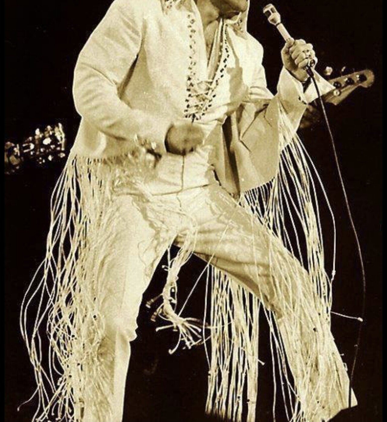 エルビスは永遠に。｜石山悦子