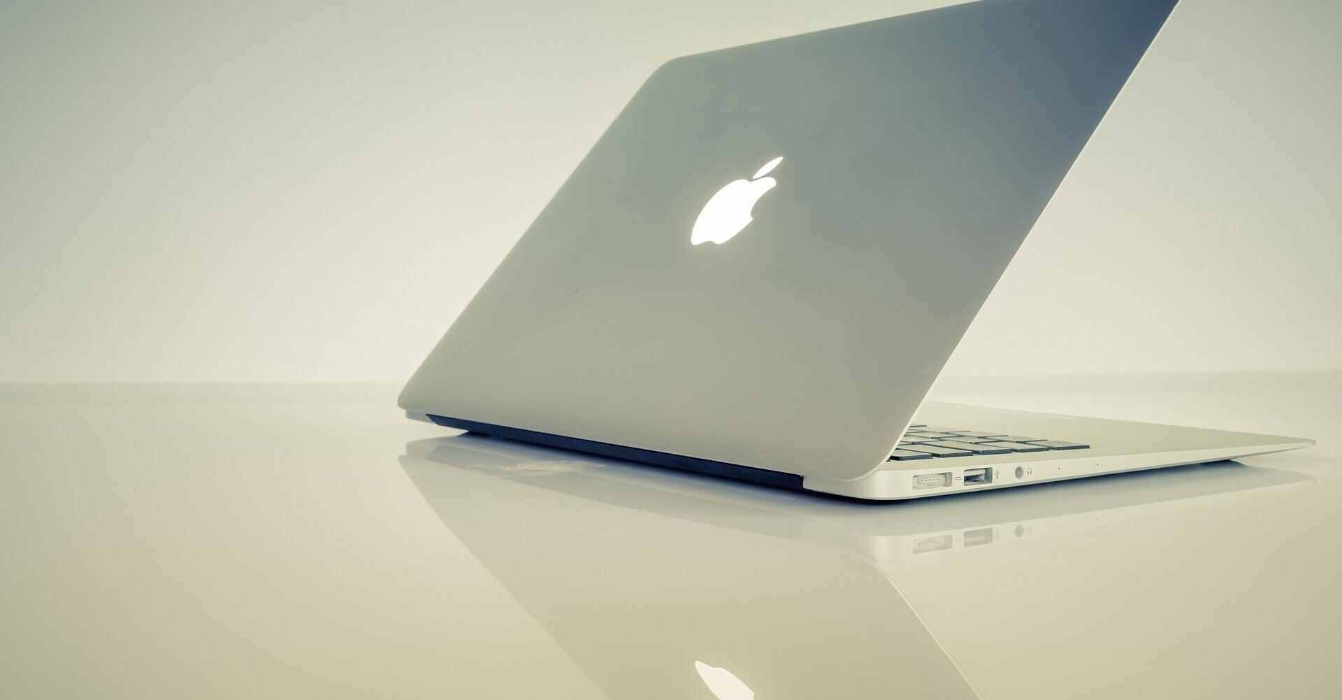 早い者勝ち➃】Appleロゴ光る(販売終了)MacBook Pro