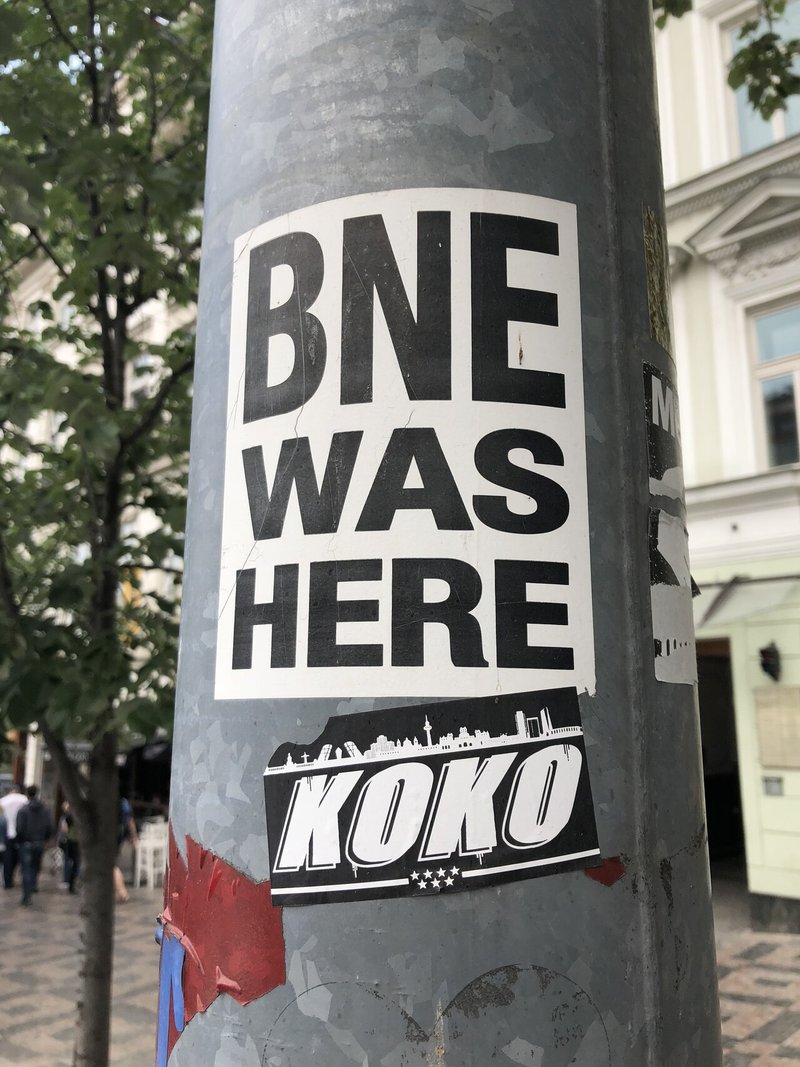 街 気になるステッカーの謎を解明 イ タ ク ラ タ ツ キ Note 街 気になるステッカーの謎を解明 イ タ ク ラ タ ツ キ Note