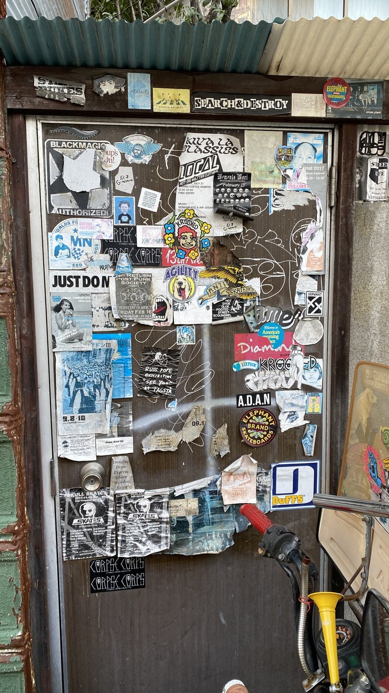 街 気になるステッカーの謎を解明 イ タ ク ラ タ ツ キ Note 街 気になるステッカーの謎を解明 イ タ ク ラ タ ツ キ Note