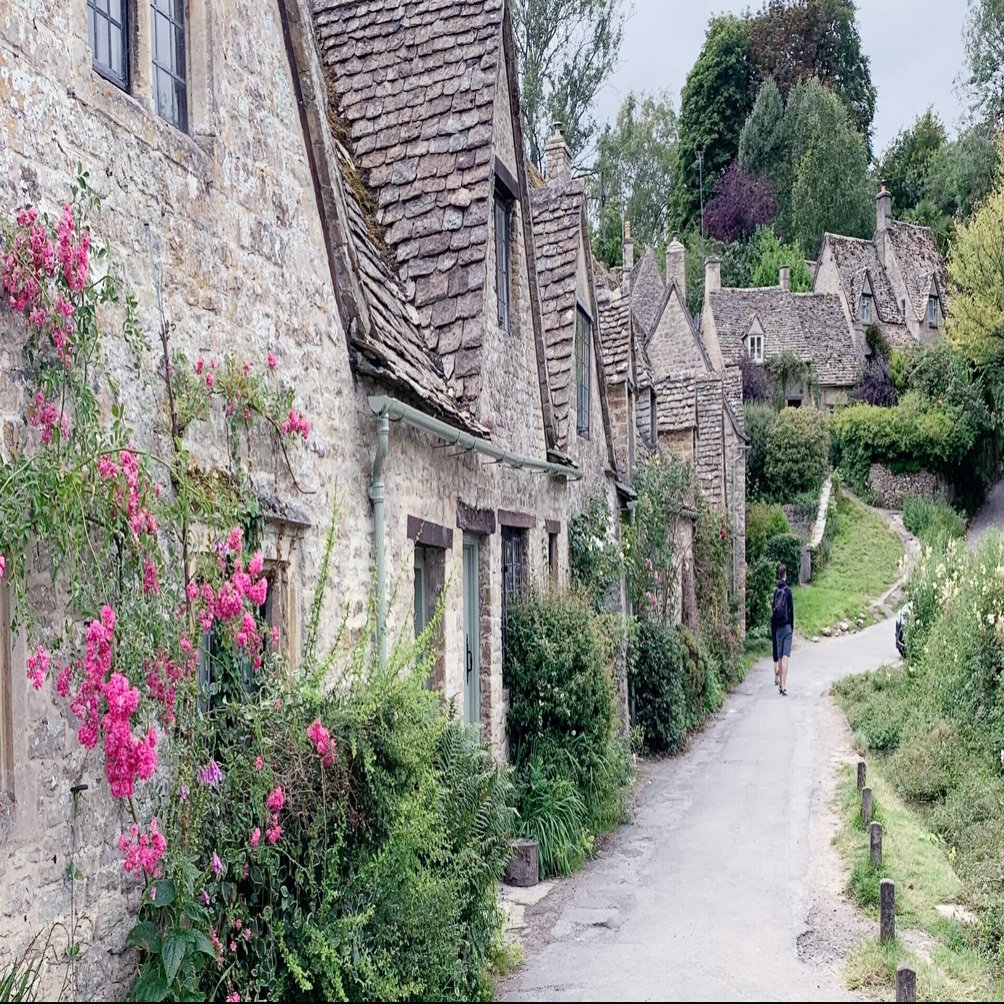 家族で楽しめるコッツウォルズ バイブリー Bibury と 泊まったairbnbについて Rika Tanabe Hirsig Hike1027 Note