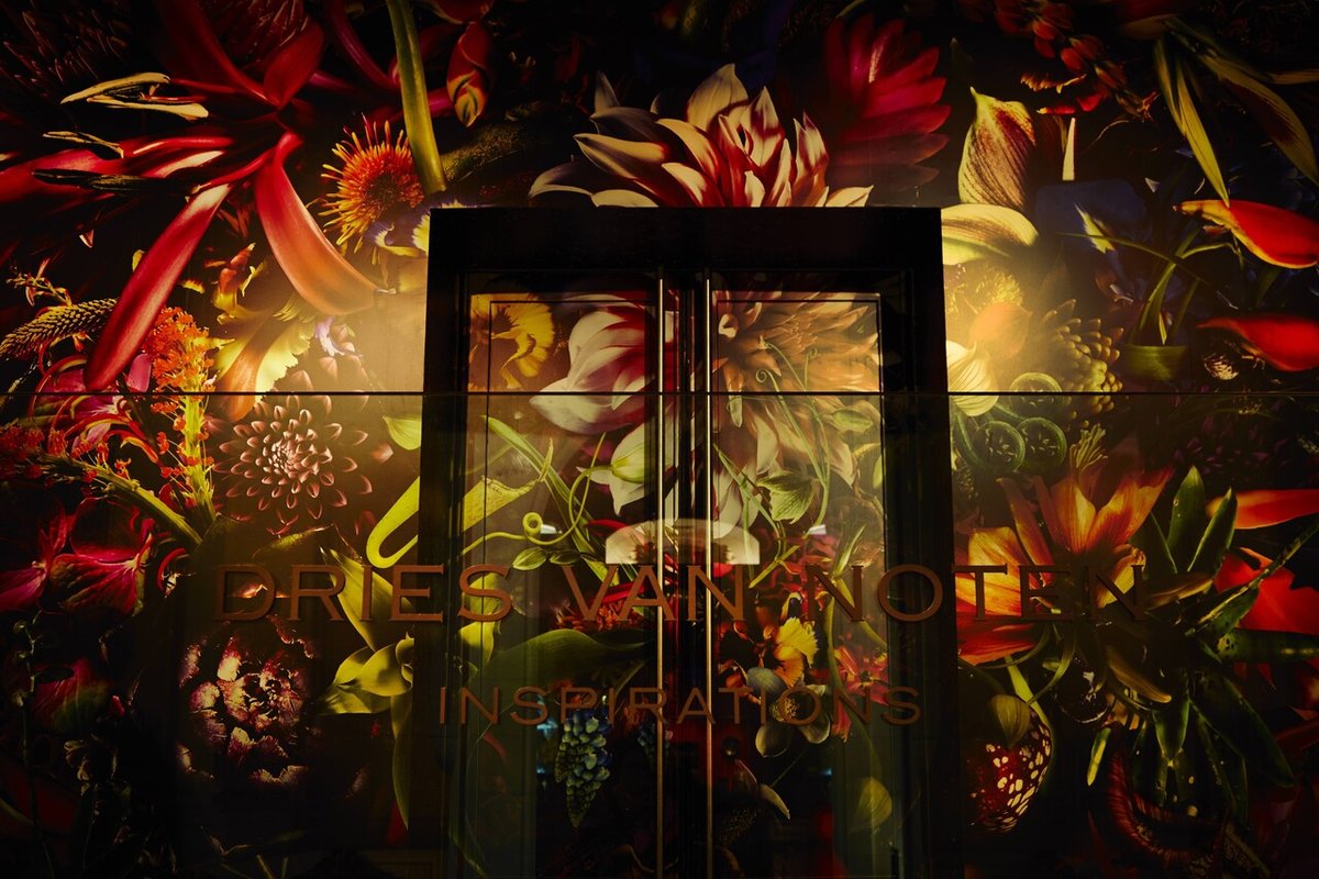 【希少】Dries Van Noten ドリス・ヴァン・ノッテン 作品集 アート ドリス・ヴァン・ノッテンが“柄”に込めた想い。グラフィックで