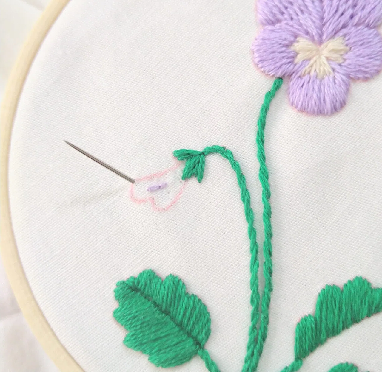 ビオラの花の刺繍ハンカチキットを作ろう* ステップ8 〜ビオラの蕾の