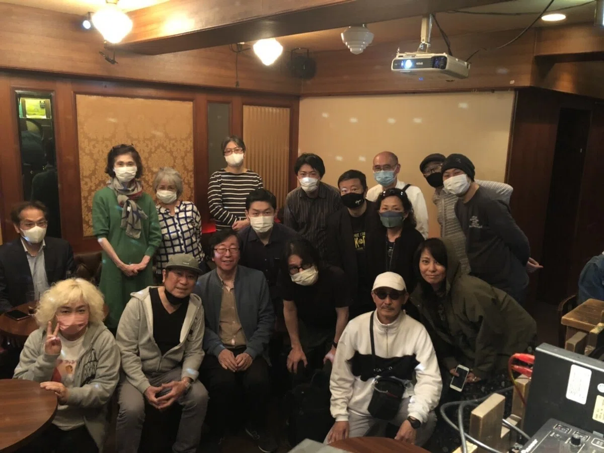 ラウンジ　近田　集合写真