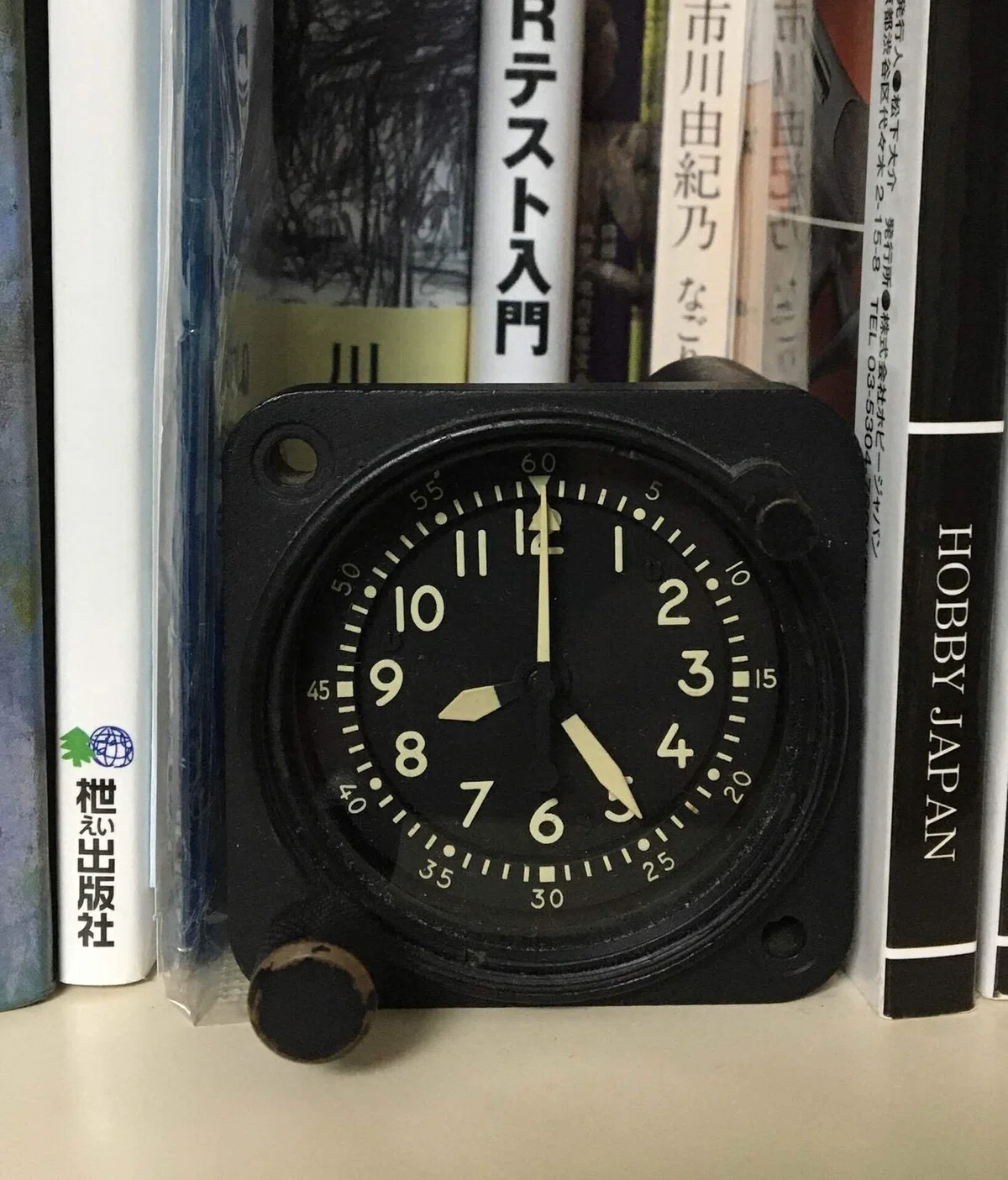 米国から輸入したスタンドにクロックを組み付ける。｜でぃーぷ ☆ パーポー