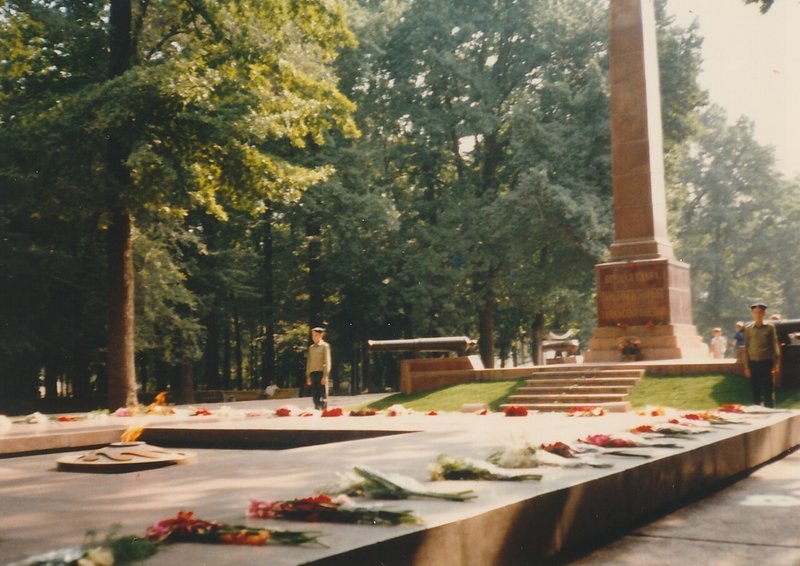 フルンゼ　革命戦士の墓
