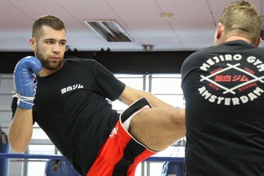 K 1 乱闘 暴言 ベルト強奪 イブラヒム エル ボウニが前日会見で大暴れ 明日ベルトは俺のものになる お前らは寿司でも食ってろ 11 23 木 祝 K 1 World Gp さいたま ゴング格闘技 Note K 1 乱闘 暴言 ベルト強奪 イブラヒム エル ボウニが前日会見で大暴れ 明日ベルトは俺のものになる お前らは寿司でも食ってろ 11 23 木 祝 K 1 World Gp さいたま ゴング格闘技 Note