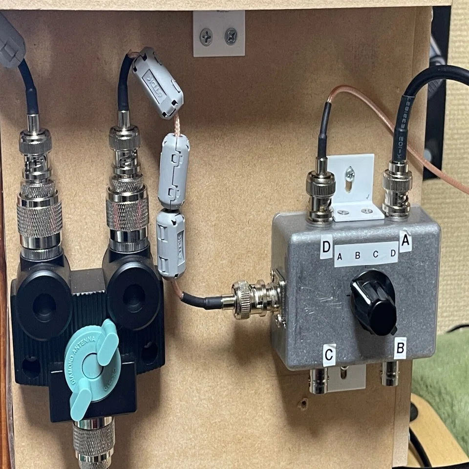 IC-705のようなHF/VHF/UHF対応機にはアンテナ切替器が必須。｜なげやり