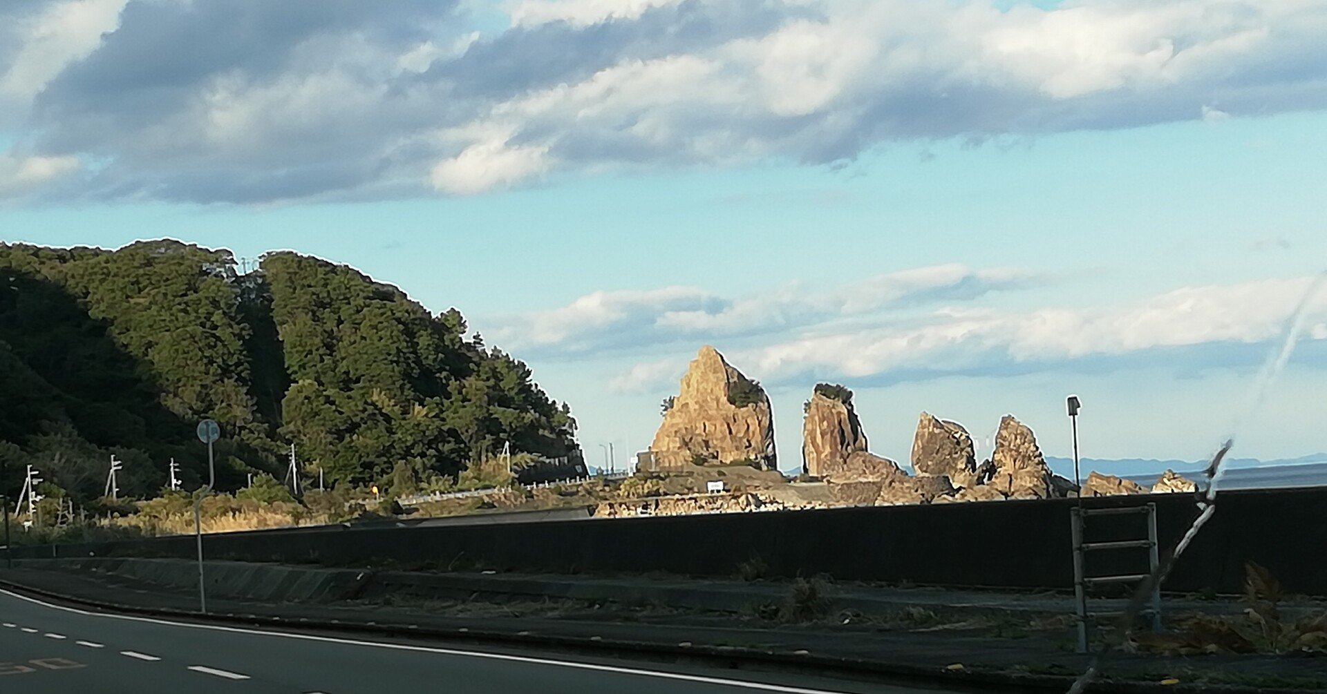 高知県室戸市にある 鹿丘の夫婦岩 かぶかのみょうといわ 池田暁子 いけだきょうこ Note
