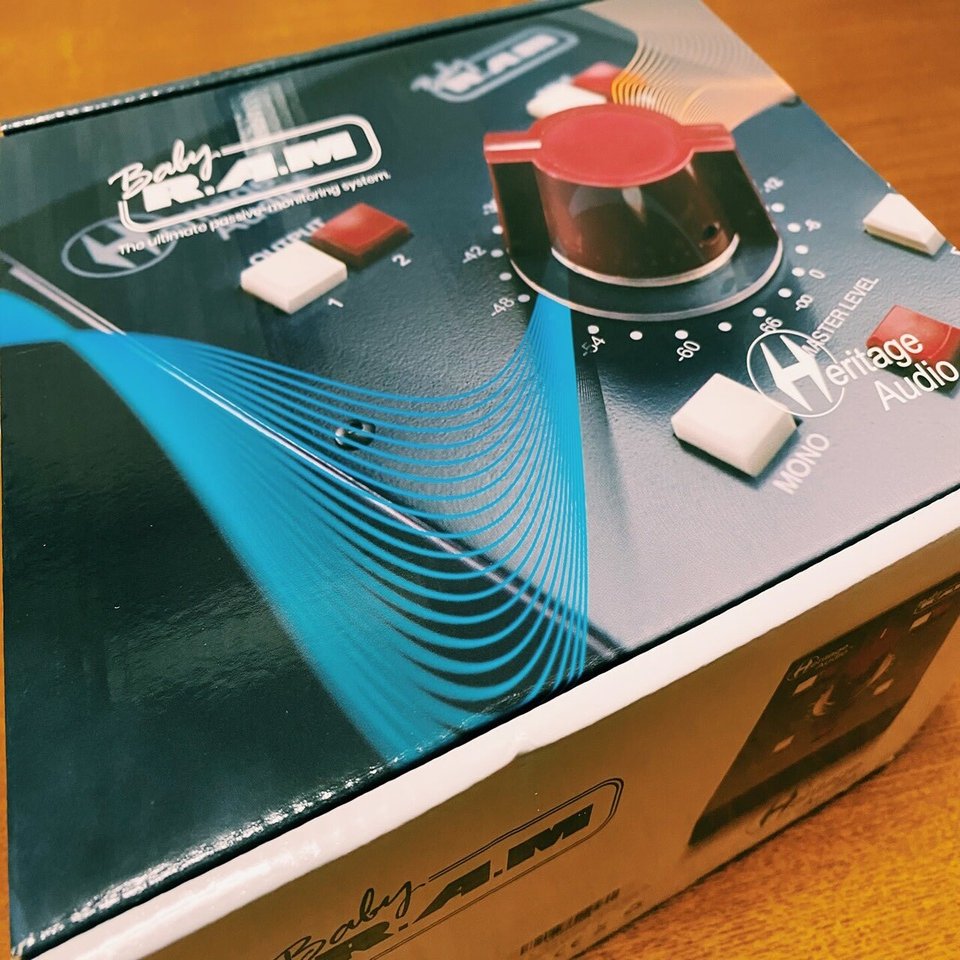 色々悩んでパッシブ・モニターコントローラーのHeritage Audio - Baby