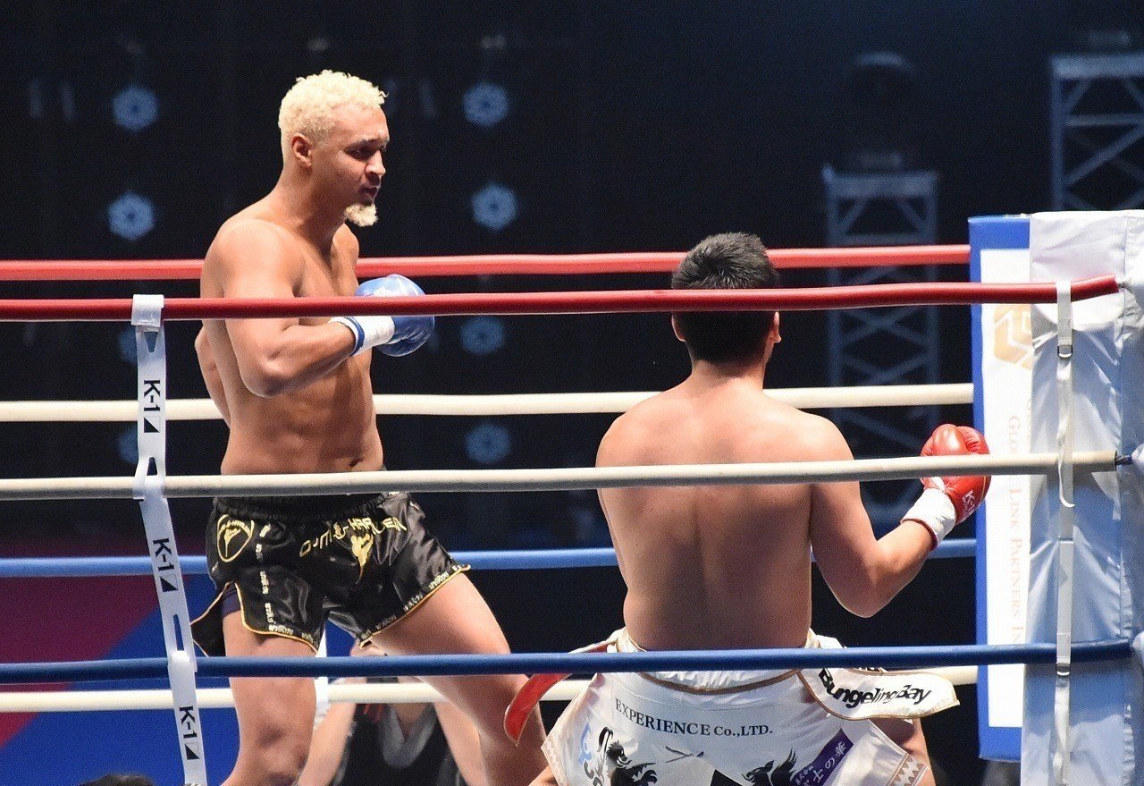 K 1 伝説の拳 シカティックの愛弟子アントニオ プラチバットが初代ヘビー級王者に 武居由樹は強豪サラビアを1r Ko 木村ミノルが城戸康裕に勝利 卜部功也 小宮山工介が海外強豪下す 11 23 ゴング格闘技 Note