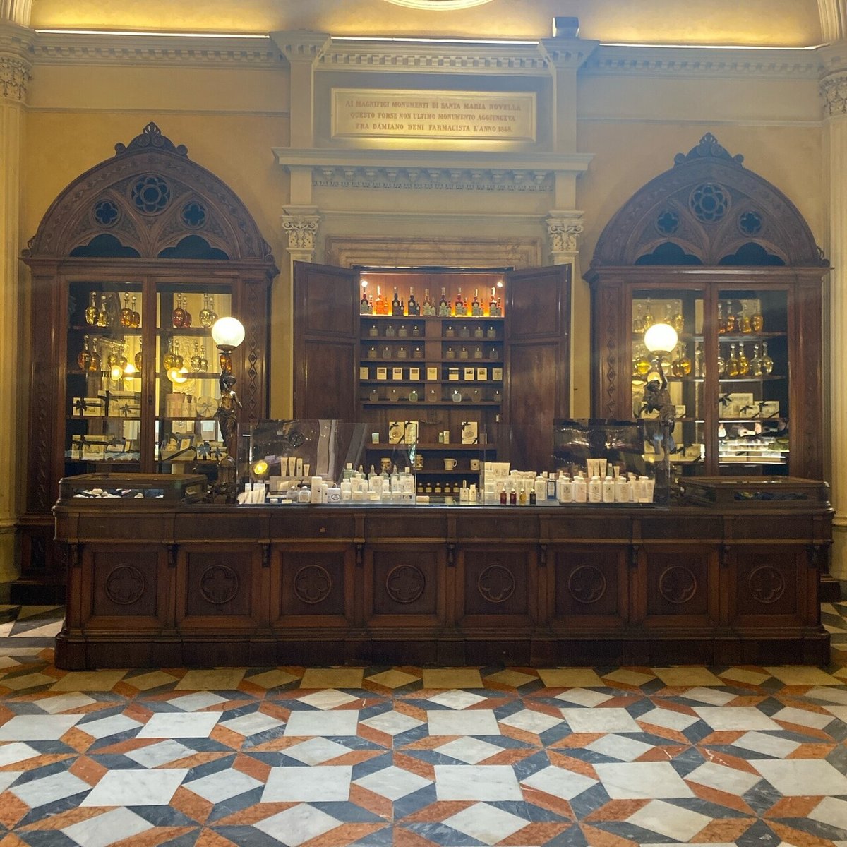 Officina Profumo Farmaceutica Santa Maria Novella - Since 1221